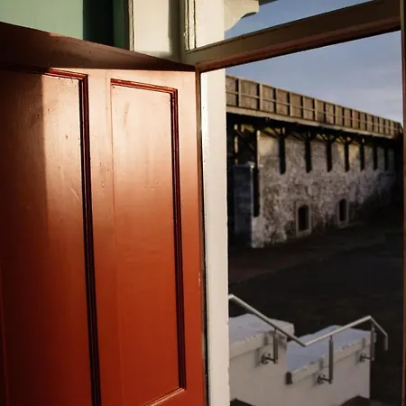 Elizabeth Feriehus *